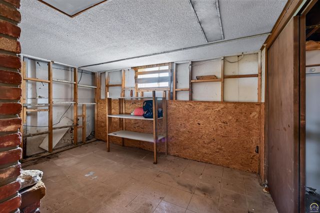 220 SW Kendall AVE, Topeka, KS 66606