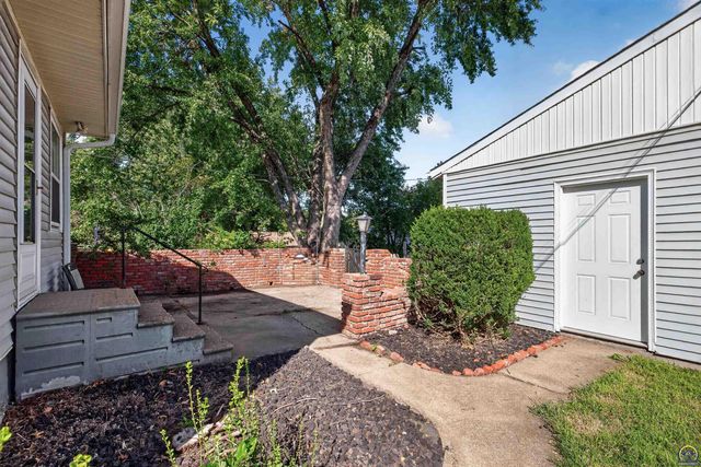 220 SW Kendall AVE, Topeka, KS 66606