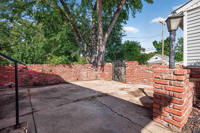 220 SW Kendall AVE, Topeka, KS 66606