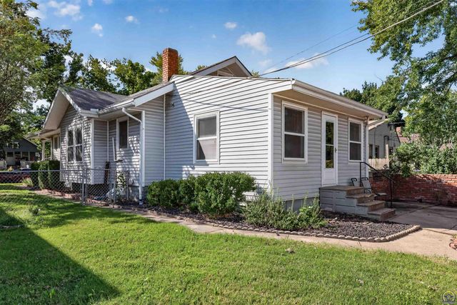 220 SW Kendall AVE, Topeka, KS 66606