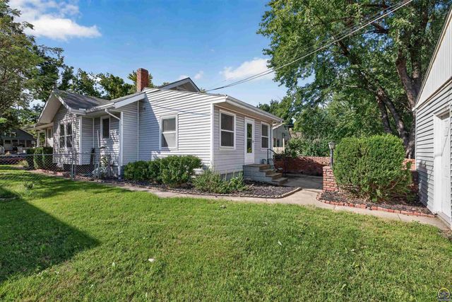 220 SW Kendall AVE, Topeka, KS 66606