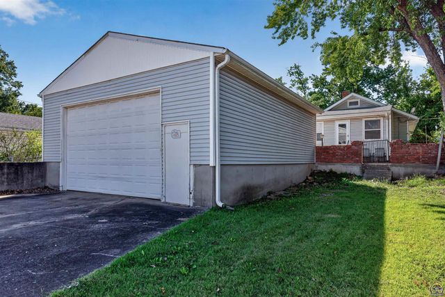 220 SW Kendall AVE, Topeka, KS 66606