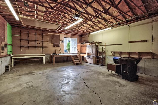 220 SW Kendall AVE, Topeka, KS 66606