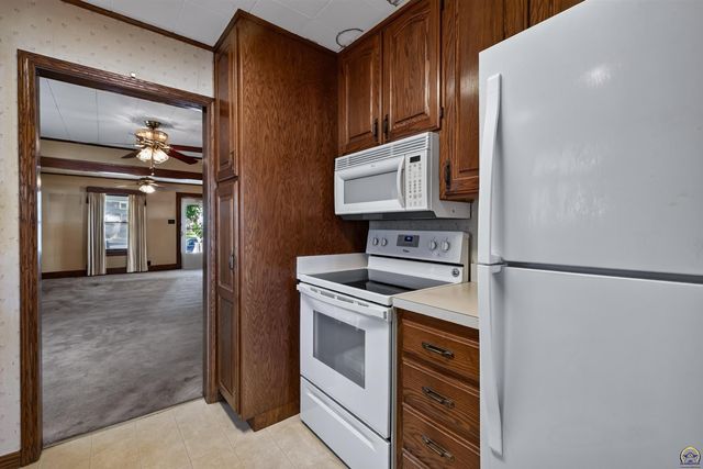 220 SW Kendall AVE, Topeka, KS 66606