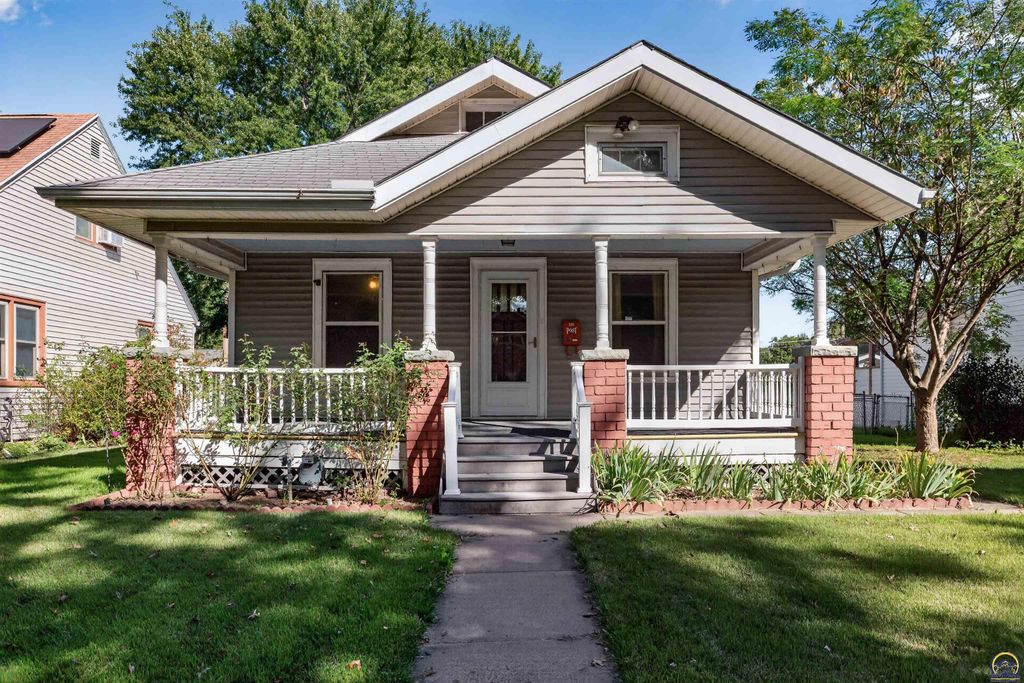 220 SW Kendall AVE, Topeka, KS 66606
