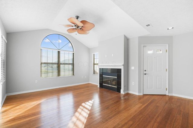 2460 Buckeye Grove, Grove City, OH 43123