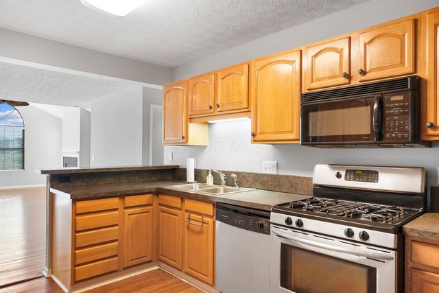 2460 Buckeye Grove, Grove City, OH 43123