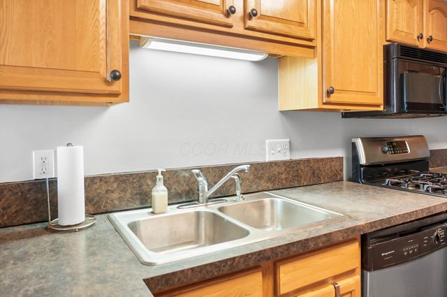 2460 Buckeye Grove, Grove City, OH 43123