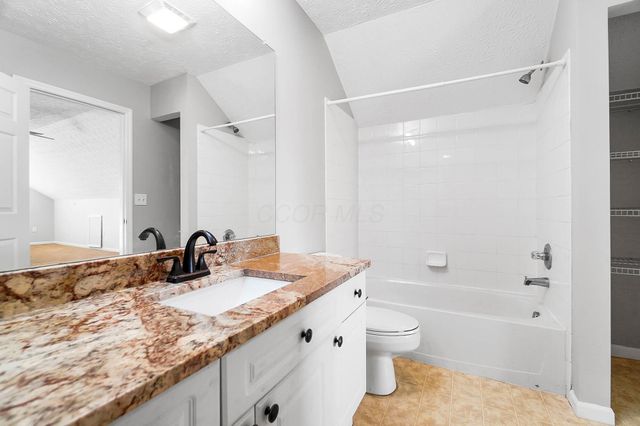 2460 Buckeye Grove, Grove City, OH 43123