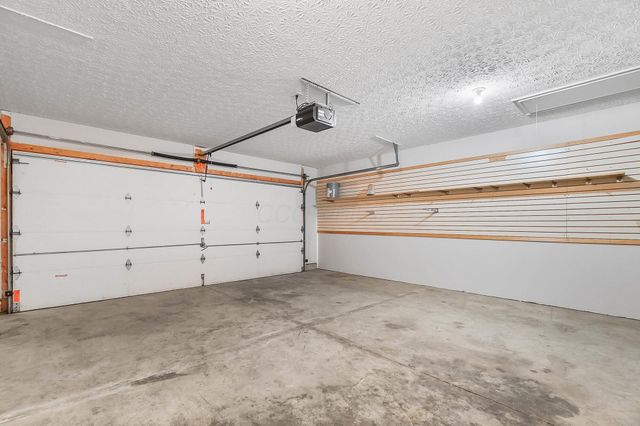 2460 Buckeye Grove, Grove City, OH 43123