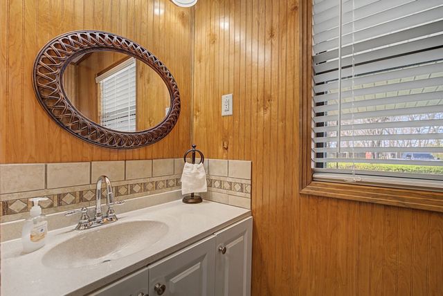 806 Dahlia Dr, Lebanon, TN 37087