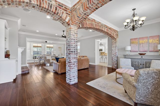 9422 Milbank, Shreveport, LA 71115