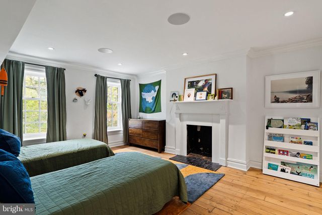 922 CLINTON ST, Philadelphia, PA 19107
