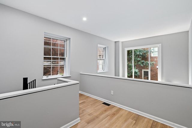 922 CLINTON ST, Philadelphia, PA 19107