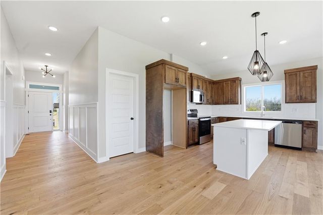 509 SW Newport Drive, Blue Springs, MO 64014