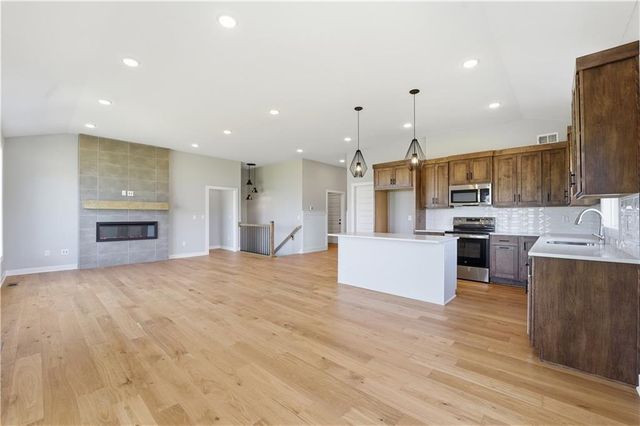 509 SW Newport Drive, Blue Springs, MO 64014