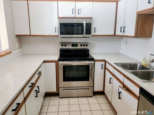 15 Perry Avenue A10, Norwalk, CT 06850