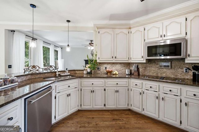 1053 Longwood Drive, Woodstock, GA 30189