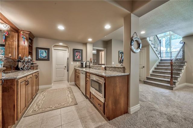 9638 Zarda Drive, Lenexa, KS 66227