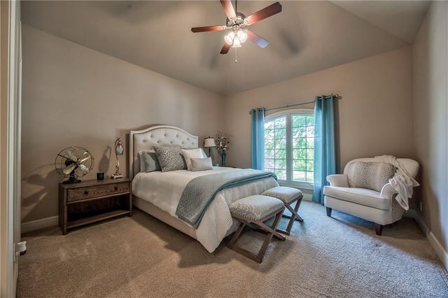 9638 Zarda Drive, Lenexa, KS 66227