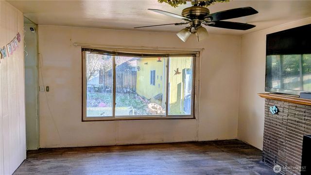 1701 51st Street NE, Tacoma, WA 98422