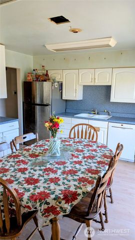 1701 51st Street NE, Tacoma, WA 98422