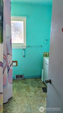 1701 51st Street NE, Tacoma, WA 98422