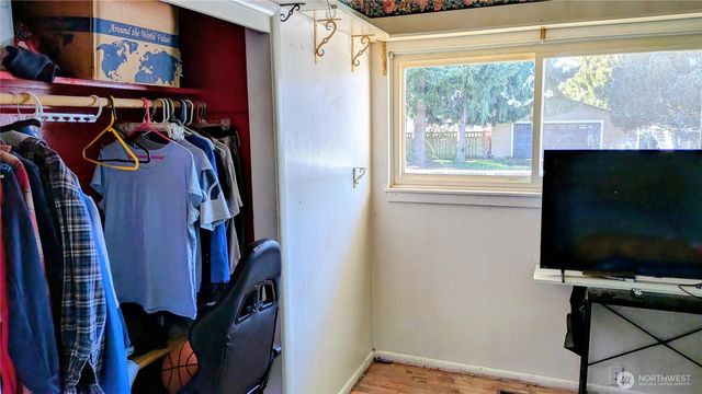 1701 51st Street NE, Tacoma, WA 98422