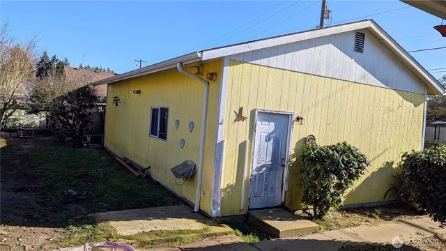 1701 51st Street NE, Tacoma, WA 98422