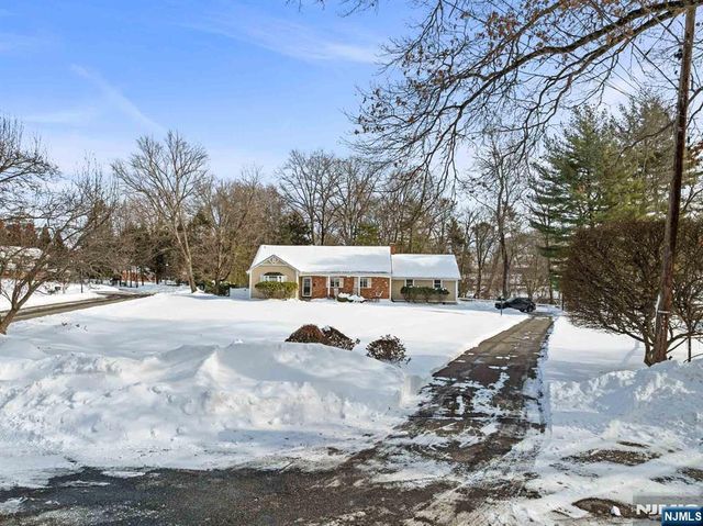 2 Overbrook Place, Hillsdale, NJ 07642