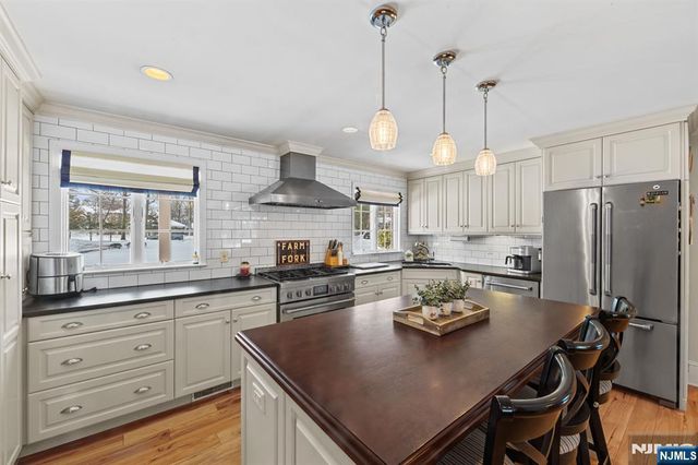 2 Overbrook Place, Hillsdale, NJ 07642