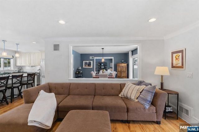 2 Overbrook Place, Hillsdale, NJ 07642