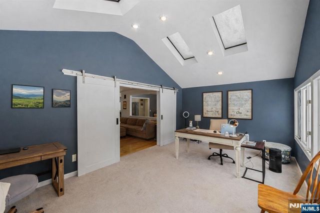 2 Overbrook Place, Hillsdale, NJ 07642