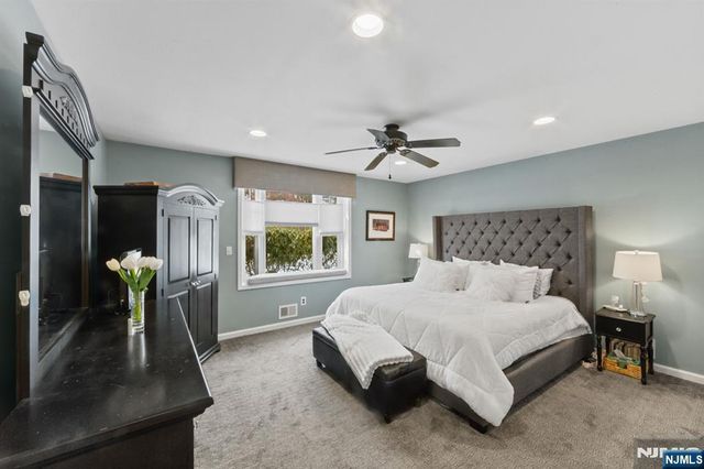 2 Overbrook Place, Hillsdale, NJ 07642