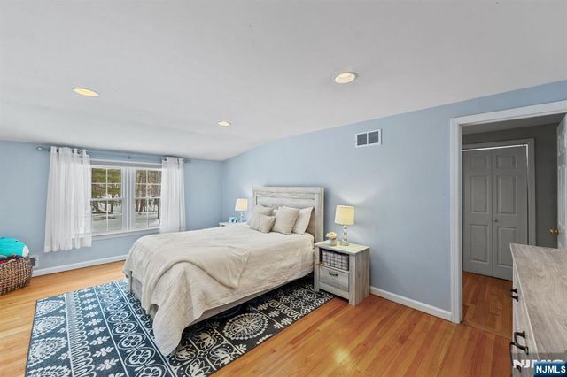 2 Overbrook Place, Hillsdale, NJ 07642