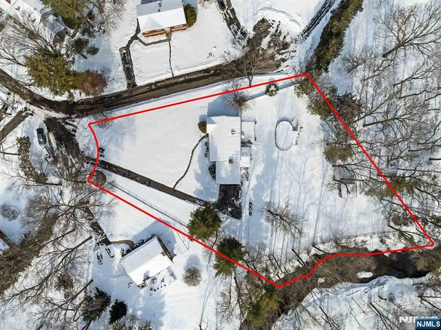 2 Overbrook Place, Hillsdale, NJ 07642