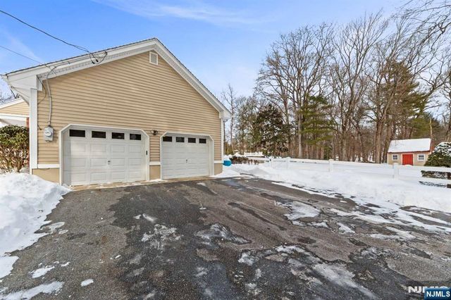 2 Overbrook Place, Hillsdale, NJ 07642