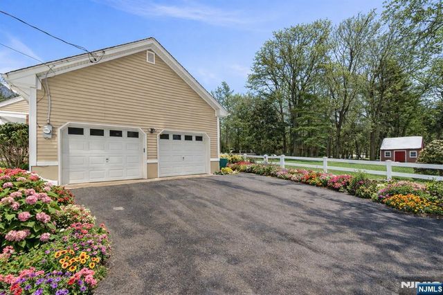 2 Overbrook Place, Hillsdale, NJ 07642