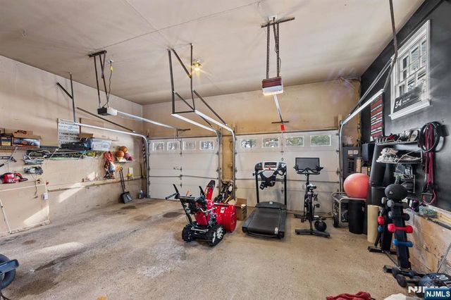 2 Overbrook Place, Hillsdale, NJ 07642