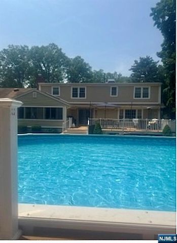 2 Overbrook Place, Hillsdale, NJ 07642