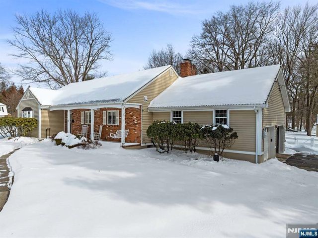 2 Overbrook Place, Hillsdale, NJ 07642