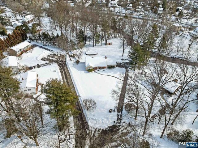 2 Overbrook Place, Hillsdale, NJ 07642