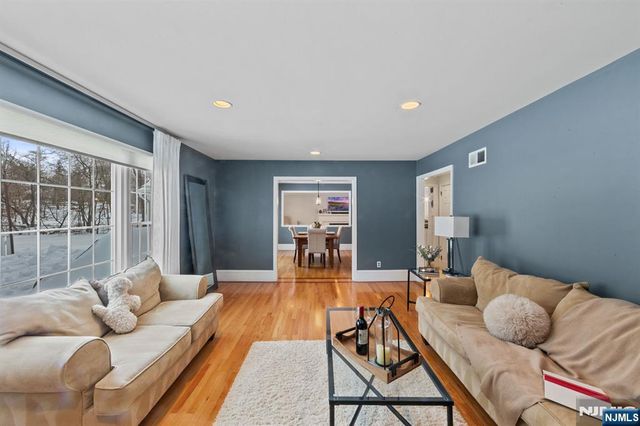 2 Overbrook Place, Hillsdale, NJ 07642