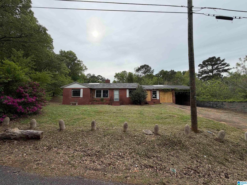 301 15TH AVENUE SW, Childersburg, AL 35044