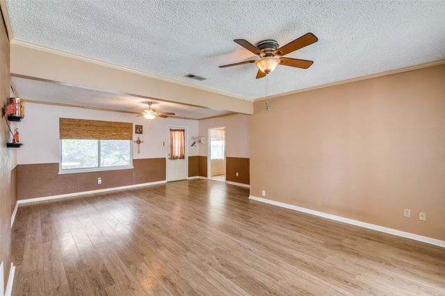 1822 Finley Road, Irving, TX 75062