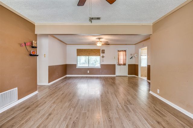 1822 Finley Road, Irving, TX 75062