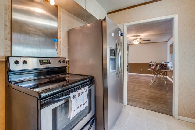 1822 Finley Road, Irving, TX 75062