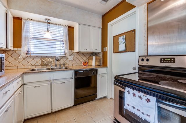 1822 Finley Road, Irving, TX 75062