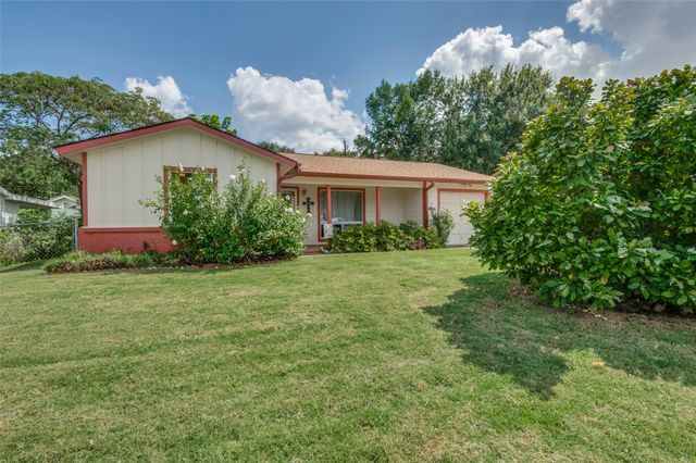 1822 Finley Road, Irving, TX 75062
