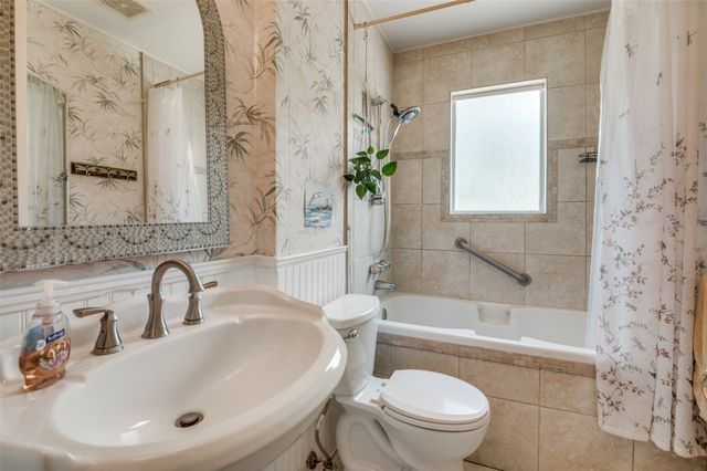 1822 Finley Road, Irving, TX 75062